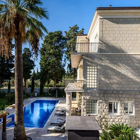 Villa Castello Split: Luxury Seafront With Private Pool And *