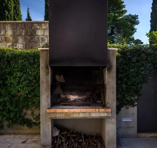 Luxury Seafront Castello With Heated Pool, Jacuzzi And Sauna At The In スプリト