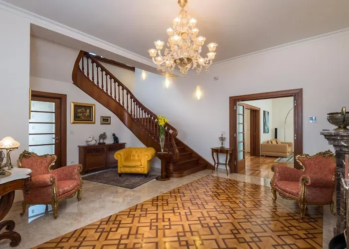 ヴィラ Luxury Seafront Castello With Heated Pool, Jacuzzi And Sauna At The In スプリト