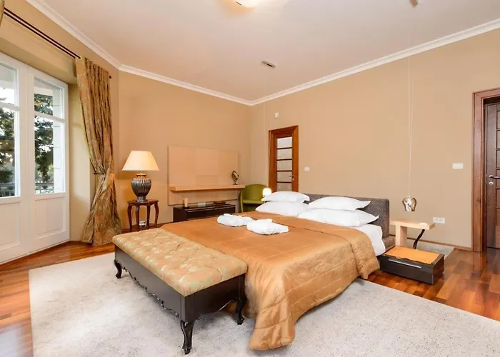 Luxury Seafront Castello With Heated Pool, Jacuzzi And Sauna At The In スプリト