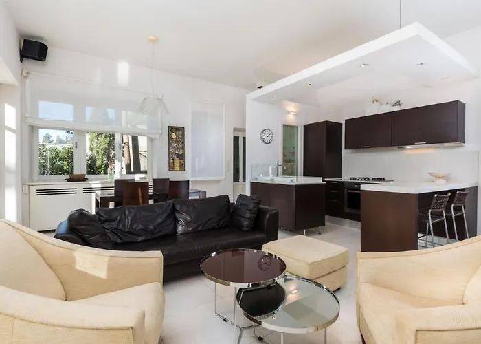 ヴィラ Luxury Seafront Castello With Heated Pool, Jacuzzi And Sauna At The In スプリト