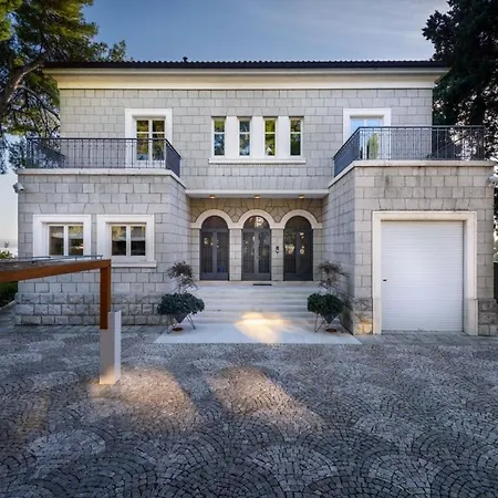 וילה Luxury Seafront Castello With Heated Pool, Jacuzzi And Sauna At The In