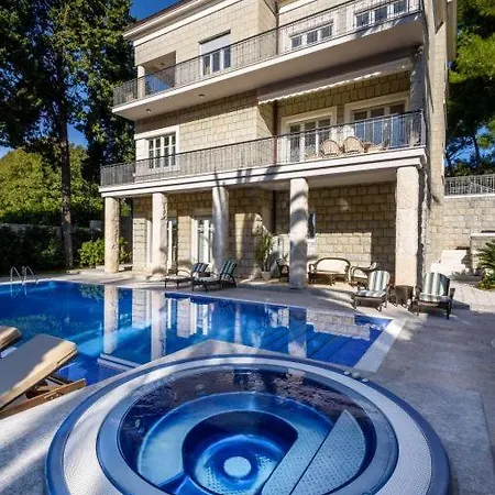 Villa Castello Split: Luxury Seafront With Private Pool And Split