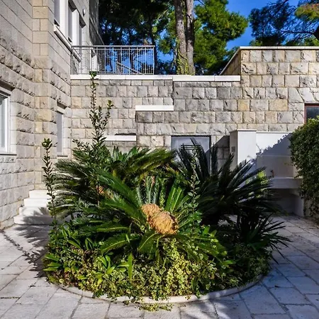 Villa Castello Split: Luxury Seafront With Private Pool And *