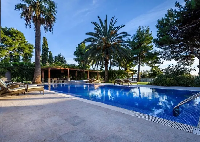 Вілла Luxury Seafront Castello With Heated Pool, Jacuzzi And Sauna At The In