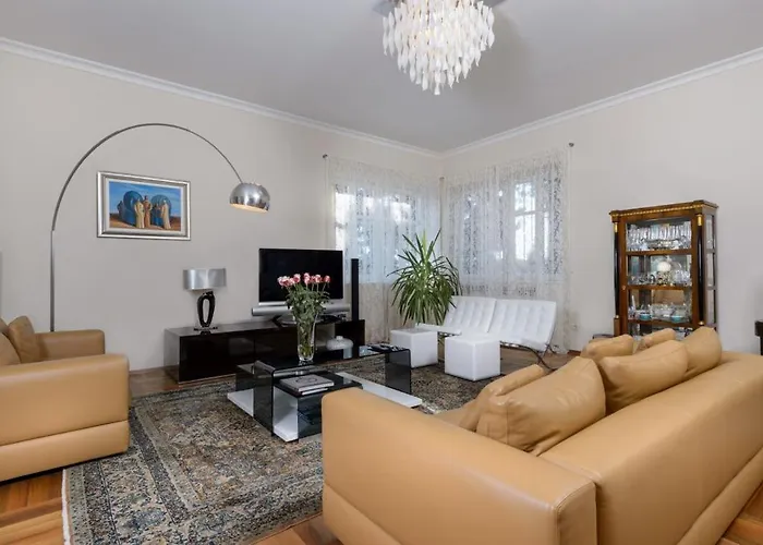 Luxury Seafront Castello With Heated Pool, Jacuzzi And Sauna At The In Спліт