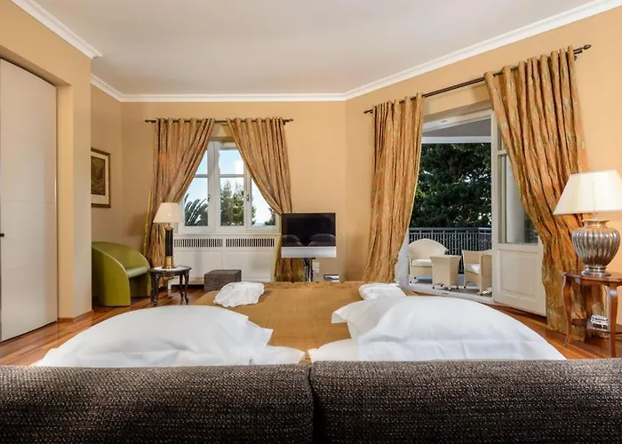 Вілла Luxury Seafront Castello With Heated Pool, Jacuzzi And Sauna At The In Спліт