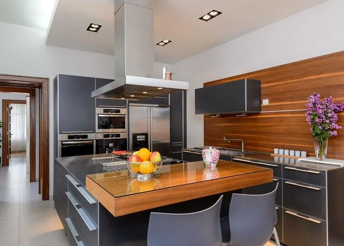 Вілла Luxury Seafront Castello With Heated Pool, Jacuzzi And Sauna At The In Спліт