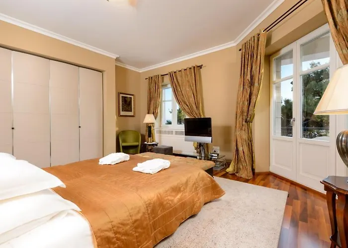 Luxury Seafront Castello With Heated Pool, Jacuzzi And Sauna At The In