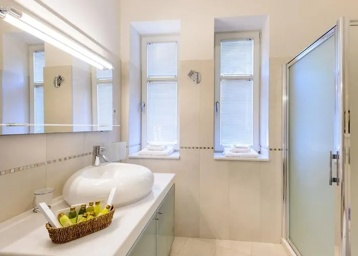 Luxury Seafront Castello With Heated Pool, Jacuzzi And Sauna At The In Спліт