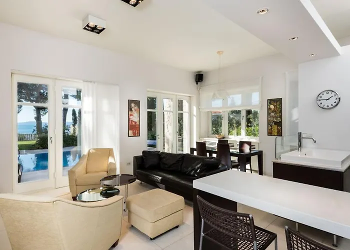 Luxury Seafront Castello With Heated Pool, Jacuzzi And Sauna At The In *