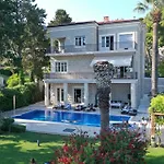 Castello Split: Luxury Seafront With Private Pool And