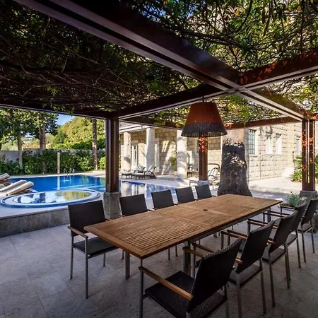 فيلة Luxury Seafront Castello With Heated Pool, Jacuzzi And Sauna At The In