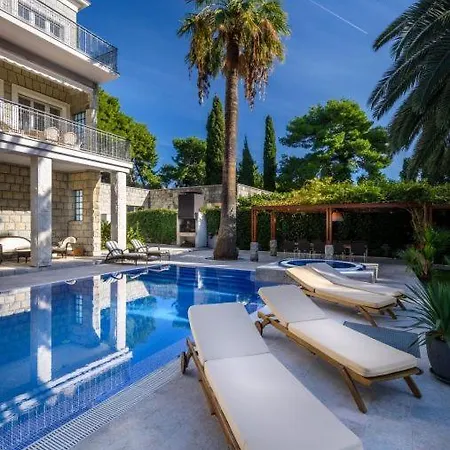 Villa Luxury Seafront Castello With Heated Pool, Jacuzzi And Sauna At The In *