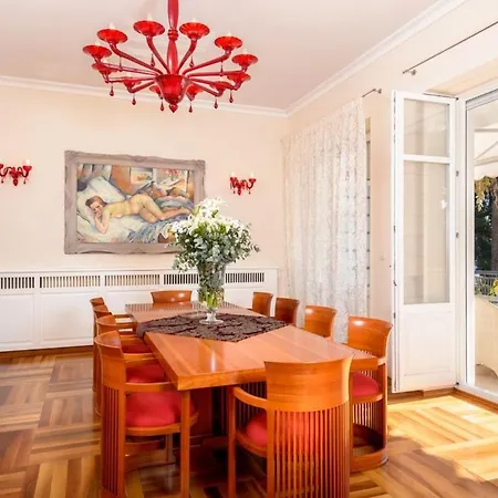 Luxury Seafront Castello With Private Heated Pool, Jacuzzi And Sauna At The In 斯普利特