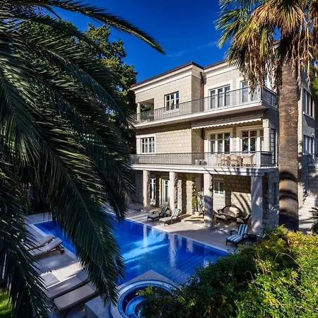 Luxury Seafront Castello With Heated Pool, Jacuzzi And Sauna At The In Split