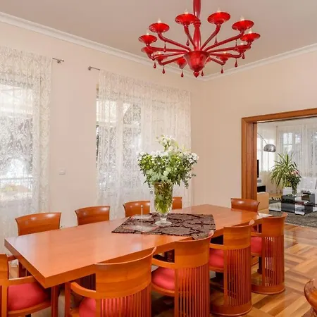 빌라 Luxury Seafront Castello With Heated Pool, Jacuzzi And Sauna At The In 스플리트