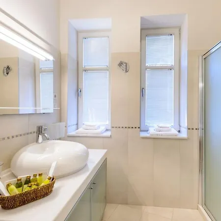 Luxury Seafront Castello With Heated Pool, Jacuzzi And Sauna At The In سبليت