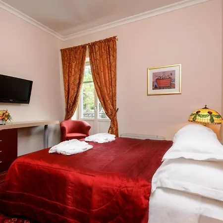 Luxury Seafront Castello With Heated Pool, Jacuzzi And Sauna At The In فيلة سبليت