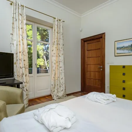 Villa Luxury Seafront Castello Near Old Town With Private Pool
