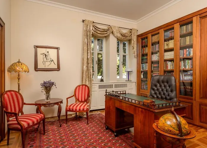 Luxury Seafront Castello With Heated Pool, Jacuzzi And Sauna At The In 斯普利特