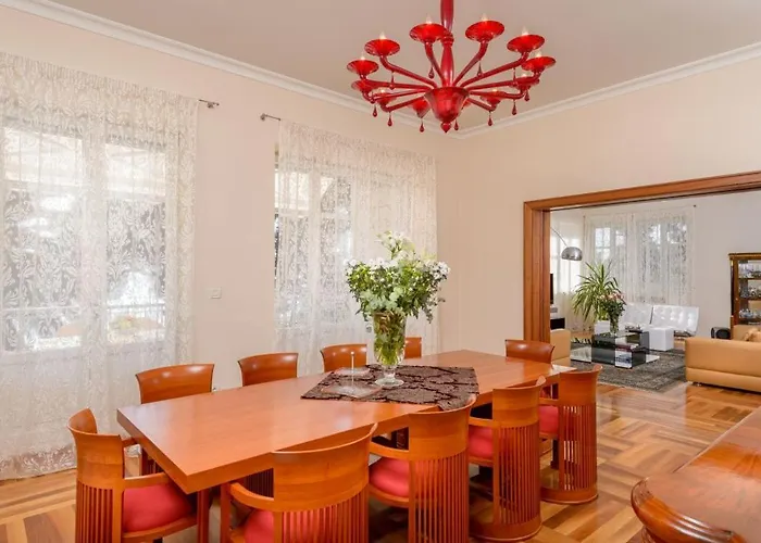 别墅 Luxury Seafront Castello With Heated Pool, Jacuzzi And Sauna At The In 斯普利特