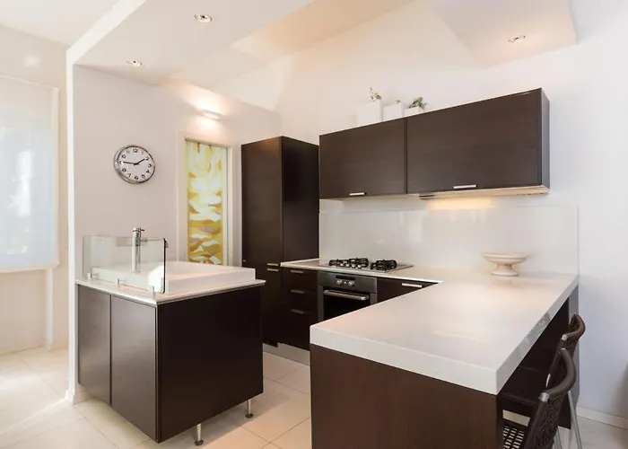 Luxury Seafront Castello With Heated Pool, Jacuzzi And Sauna At The In * 斯普利特