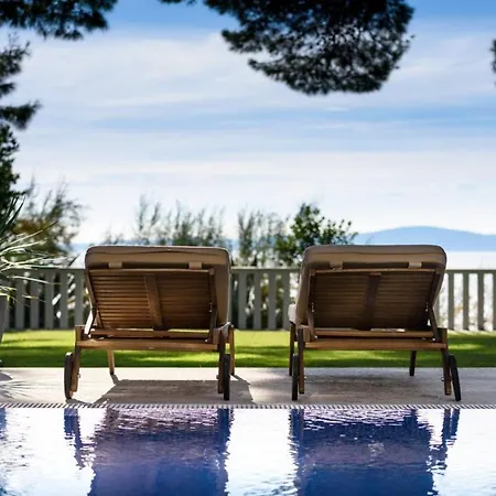 Luxury Seafront Castello With Heated Pool, Jacuzzi And Sauna At The In Split
